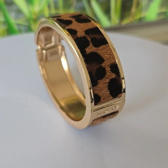 Avon Leopard Faux Fur Gold Tone Hinged Bangle Bracelet NIB - Picture 6 of 8